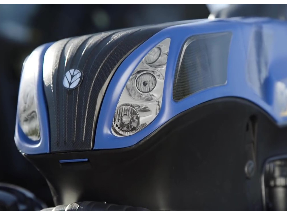 NEW HOLLAND TRACTOR WITH TRAILER 3-7 YEARS